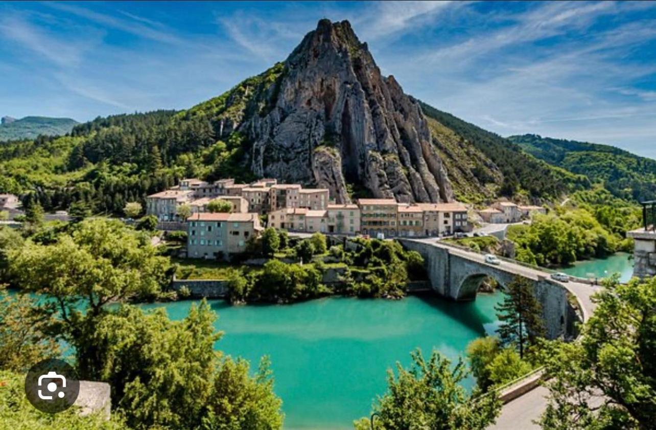 Appartamento Tour De Babel Sisteron Esterno foto